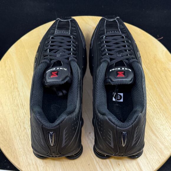 Nike Shox R4 Shoes Triple Black HQ1988-001 Men\'s Size 10.5 NEW